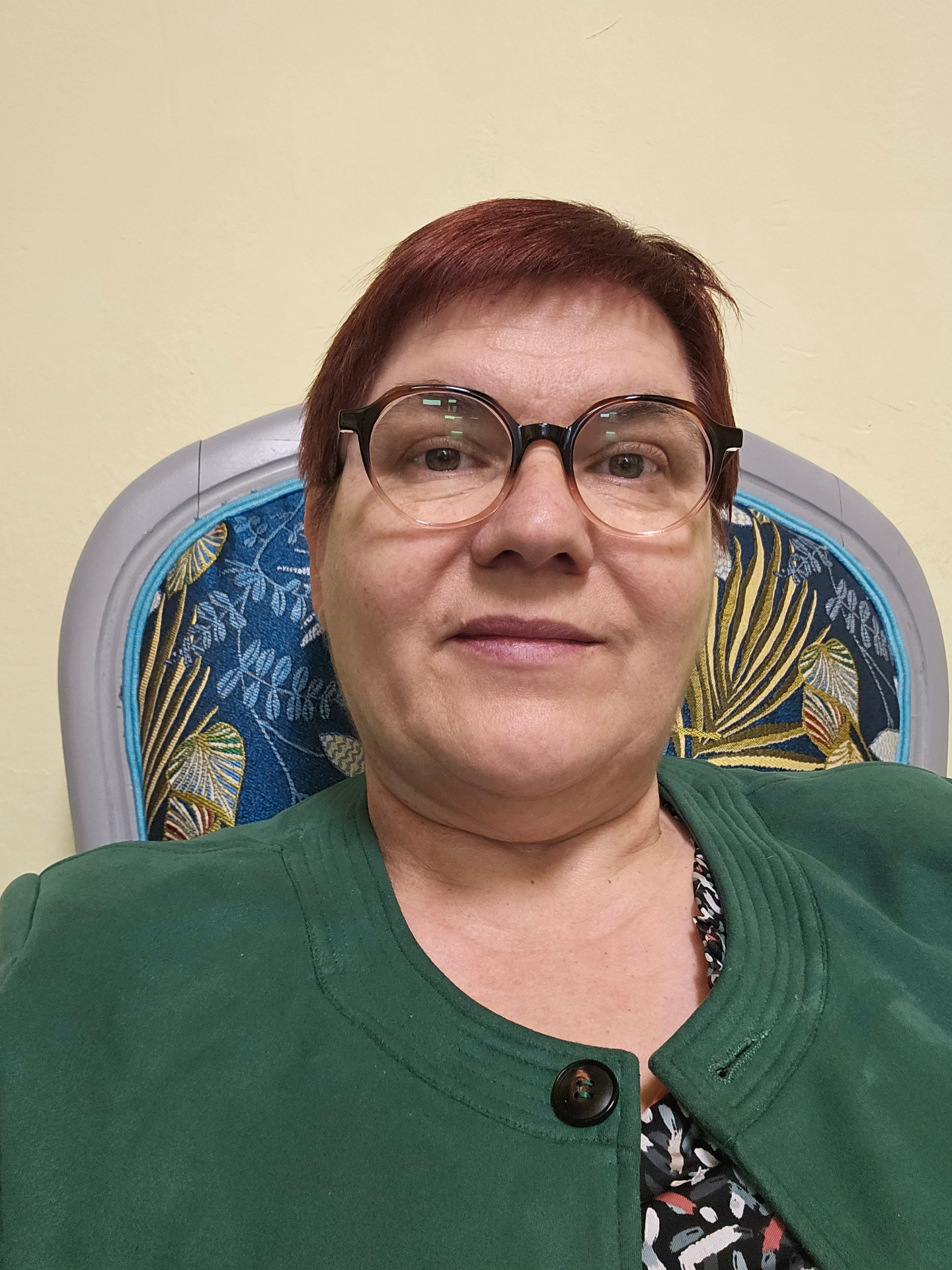 Portrait de Claudine, praticienne et formatrice en soins énergétiques à Laval
